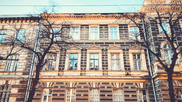 乌克兰利沃夫历史地区的老建筑 — 图库照片