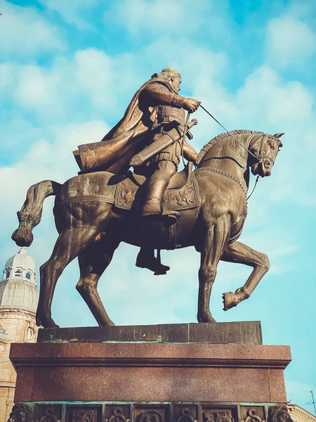 Lviv, Ukraine - December 08, 2019: Μνημείο για τον βασιλιά Danylo. Δρόμοι και αρχιτεκτονική της παλιάς πόλης του Lviv — Φωτογραφία Αρχείου
