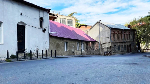 TBILISI, GEORGIA - 17 Nisan 2020: Boş Tiflis, cadde normalde müşteriler ve trafik tıkanmıştır. — Stok fotoğraf