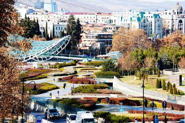 TBILISI, GEORGIA 17. DEZEMBER 2019: Europaplatz und Rike Park im Zentrum von Tiflis. Georgien — Stockfoto