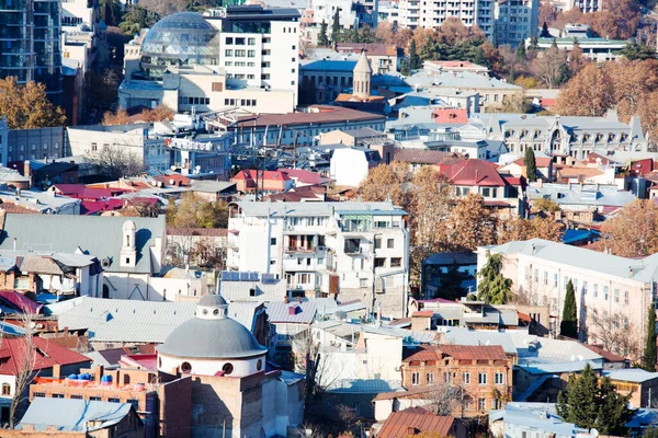 TBILISI, GEORGIA 17 Aralık 2019: Tiflis, Gürcistan 'daki eski şehrin güzel hava manzarası — Stok fotoğraf