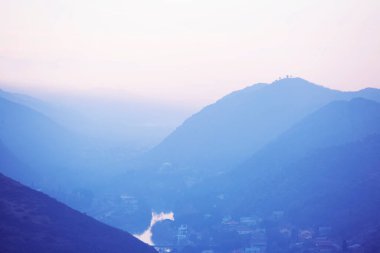 Gürcistan 'ın Mtskheta kasabası yakınlarındaki dağlar