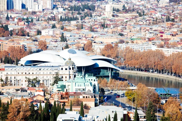 TBILISI, GEORGIA 17 Aralık 2019: Tiflis, Gürcistan 'daki eski şehrin güzel hava manzarası — Stok fotoğraf