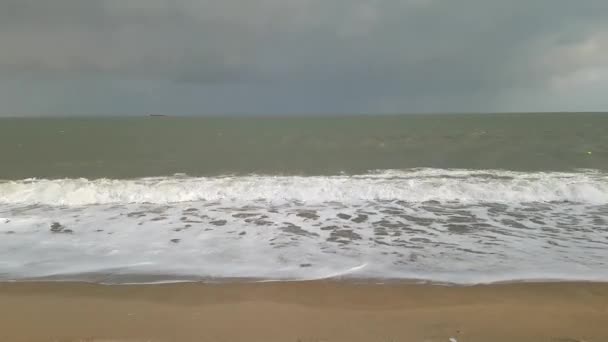 Tormenta moviéndose sobre el mar — Vídeo de stock