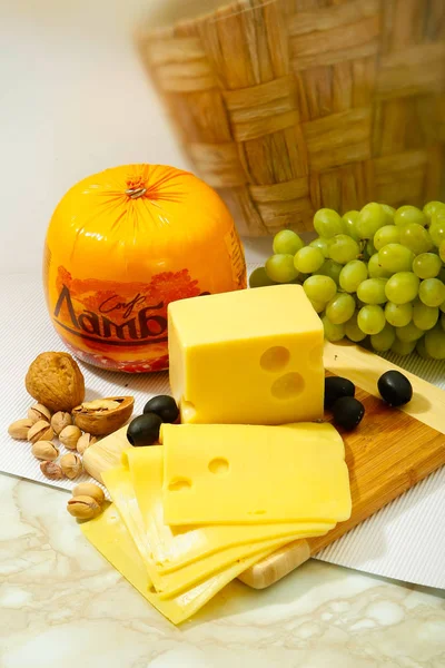 Lambert Cheese Grapes Nuts — Stock Photo, Image