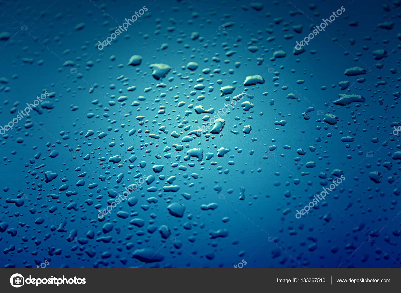 фактура металла. капли дождя. белые капли. макро. мокрая сталь.