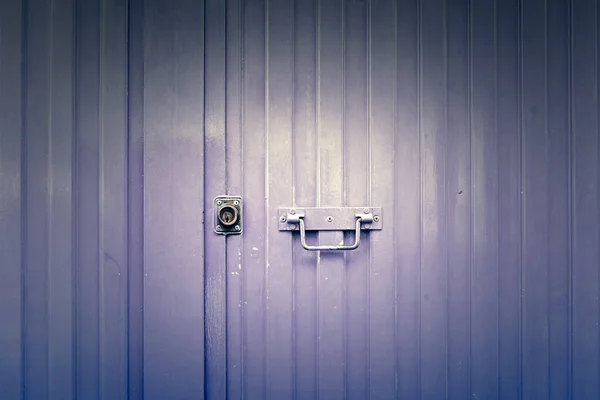 Blauwe metalen deur — Stockfoto
