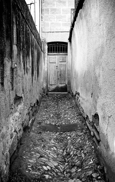 Dangerous alley in the city — Stok fotoğraf