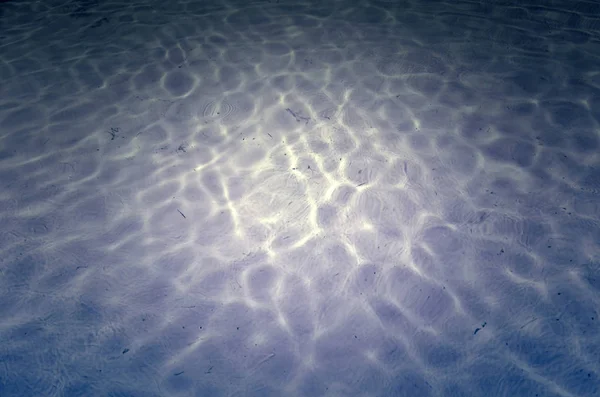 Бассейн голубая вода — стоковое фото
