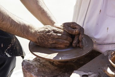 Kil sanatçı, ayrıntı her iş gelen bir adamdır, zanaat