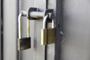 Asma kilitler, Emanet nesne