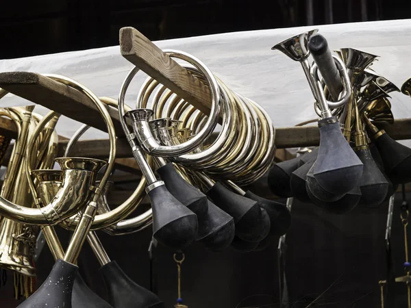 Old horns in a market — Stock Photo, Image