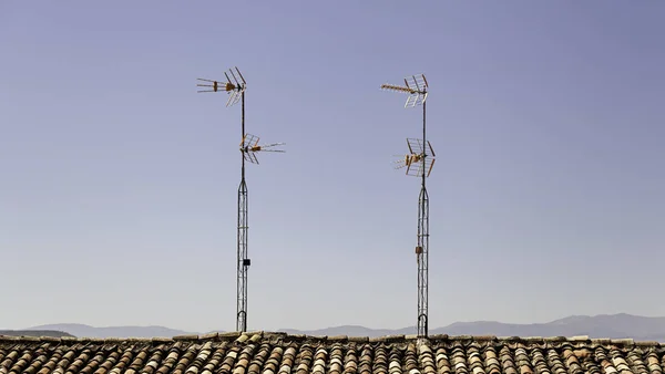 Nézni az analóg televízió antennák — Stock Fotó