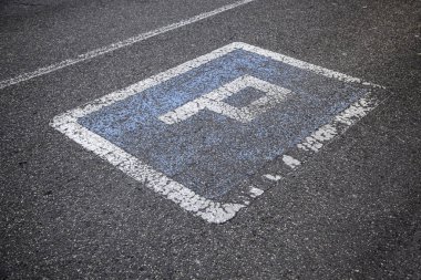 Asfaltta park tabelası