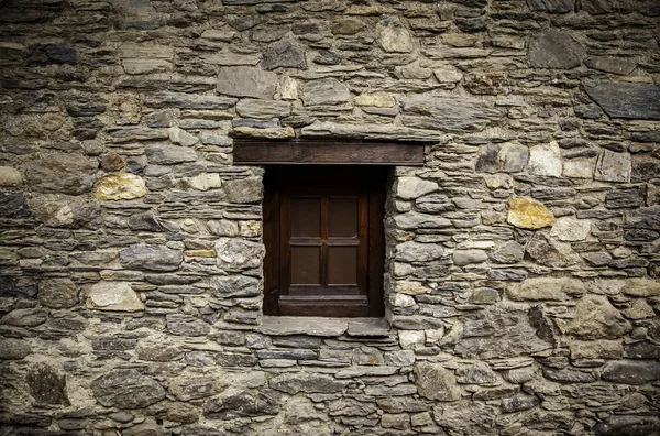 Vecchia finestra di legno — Foto Stock