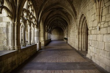 Antik şatonun içi, eski ortaçağ binasının detayları.