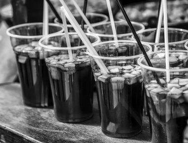 Buzlu soğuk sangria, yaz içkisi detayı.