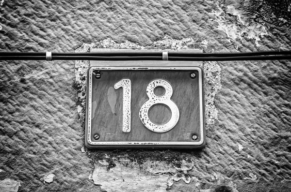 Αριθμός Δεκαοκτώ Λεπτομέρεια Ενός Αριθμού Έναν Τοίχο Στην Πόλη Και — Φωτογραφία Αρχείου