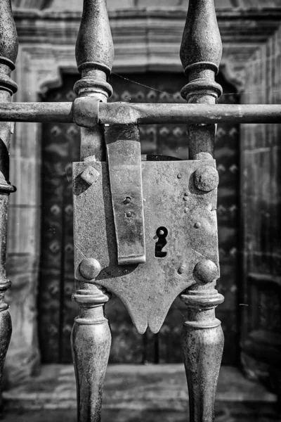 Cerradura Antigua Gótica Detalle Una Vieja Cerradura Metálica Arte Historia —  Fotos de Stock