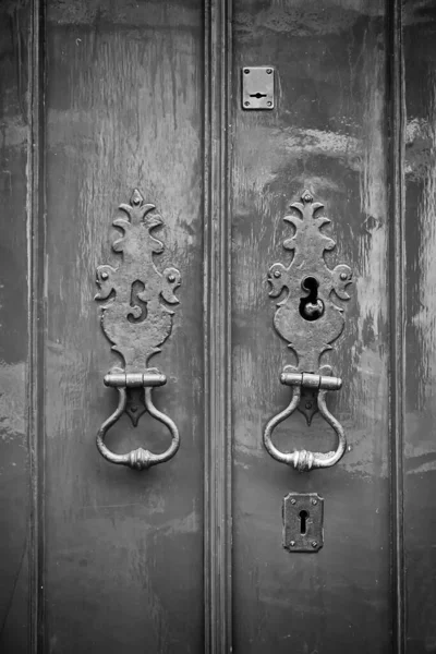 Old Red Wooden Door Detail Red Painted Decoration Door Security — Stock Photo, Image