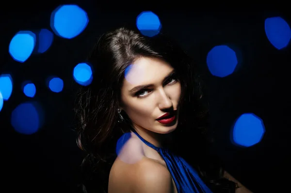 Retrato de belleza con bokeh azul —  Fotos de Stock