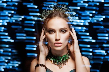 Güzel bir kız bir taç ile Güzellik Portresi