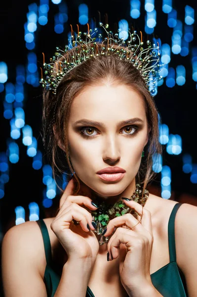 Beauty portrait of a gorgeous girl with a tiara — Stock Photo, Image