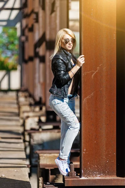 Blond in black leather jackets in sunny weather — Stock Photo, Image