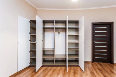 Açılan kapılar ile modern dolap