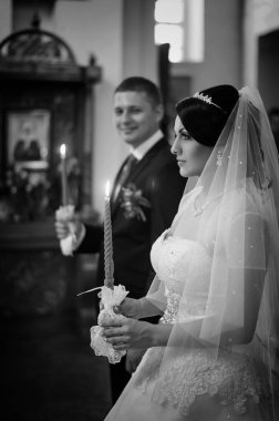 Düğün. Gelin ve damat bir törenle Kilisesi