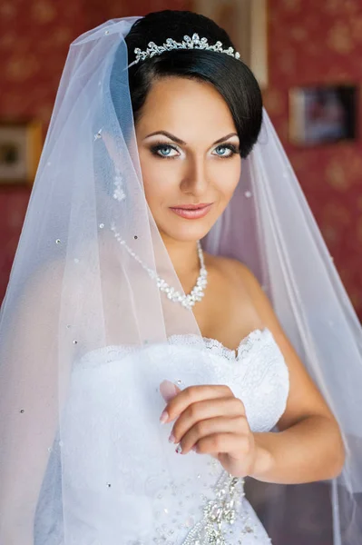 Matrimonio. La sposa si sta preparando. — Foto Stock