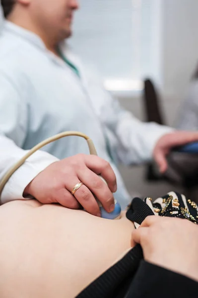 Procedure of ultrasound examination. Diagnosis and research of diseases with the help of ultrasound — Stock Image Procedure of ultrasound examination. Diagnosis and research of diseases with the help of ultrasound Royalty Free Stock Photos