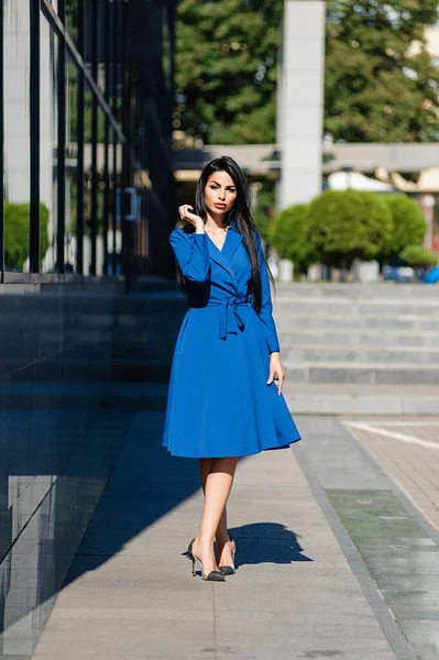 Attractive Brunette Dress Outdoors Spring — Stock Photo, Image