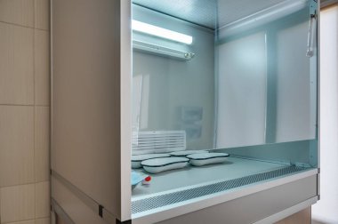 Biyolojik ve tıbbi araştırmalar için laboratuvar dolabı