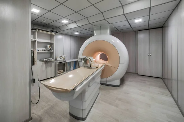 Computed and magnetic resonance imaging. CT and MRI for the diagnosis of diseases in a patient