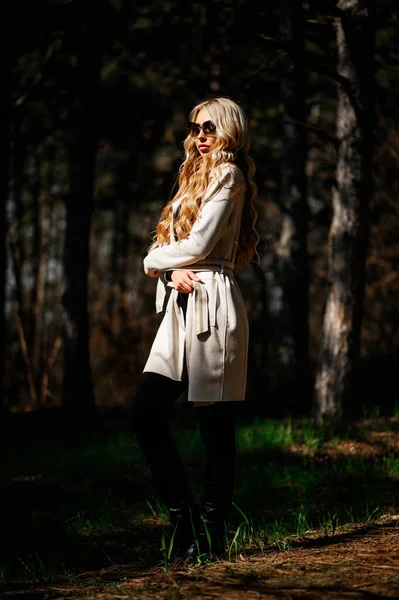 Attractive Blonde Gray Trench Coat Walks Forest — Stock Photo, Image