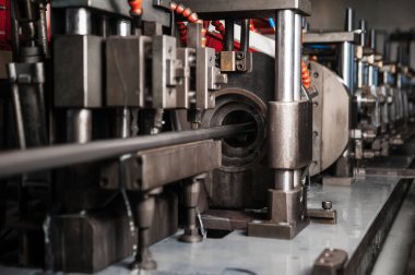 Metal yuvarlanan değirmen. Boru üretimi