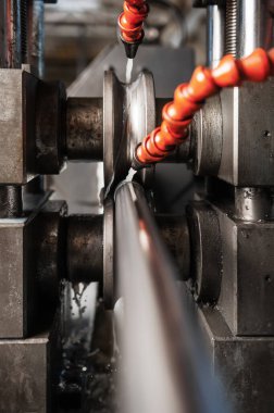 Metal yuvarlanan değirmen. Boru üretimi