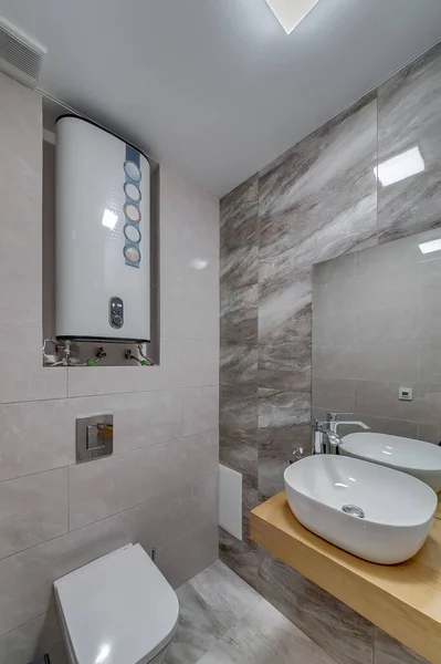 Dairenin Içinde Çağdaş Tarzda Banyo — Stok fotoğraf