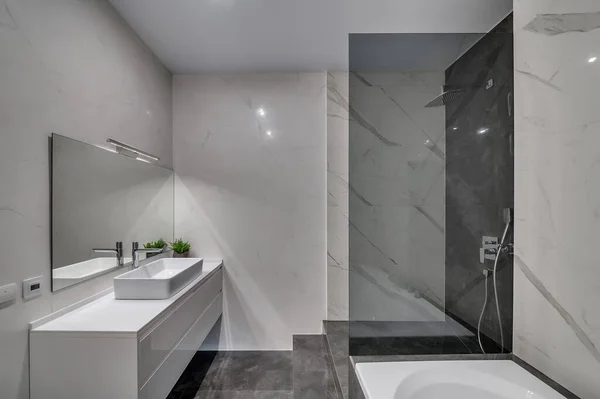 Interior Apartamento Estilo Loft Moderno Banheiro Mármore — Fotografia de Stock