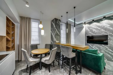 Modern bir mutfak stüdyosunun modern bir tasarımı.