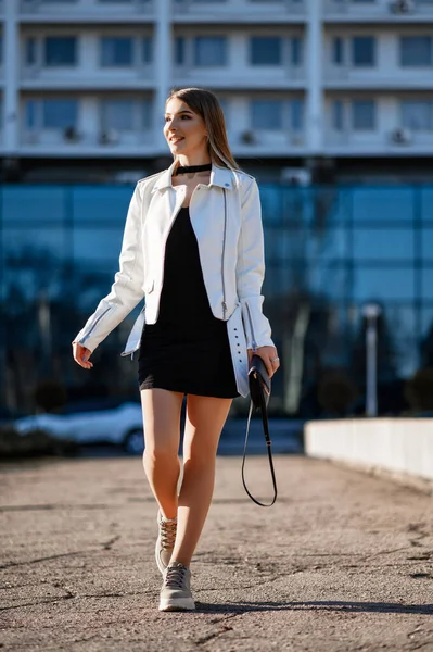 Attractive Blonde Black Dress White Leather Walks City — Stock Photo, Image