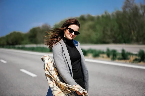 Fashionable Attractive Young Girl Posing Road Model Walks Middle Roadway — Stock Photo, Image