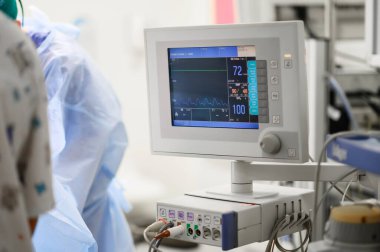 Kalp atış hızını, solunum hızını, sıcaklığı, basıncı ve ECG 'yi ölçmek için aygıt