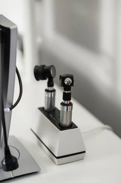Dispositivo Para Examinar Oído Externo Otoscopio Electrónico —  Fotos de Stock