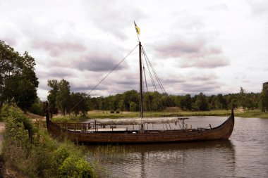 Viking gemisi üzerinde göl Vaenern İsveç'te
