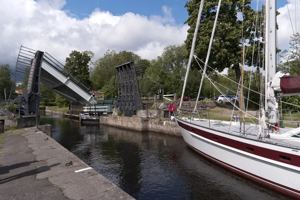 FORSVIK, SUECIA - 11 de agosto de 2016: Cerradura antigua del Canal de Goeta , —  Fotos de Stock