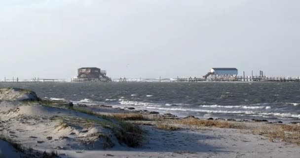 Sulla spiaggia di San Pietro-Ording in Germania — Video Stock