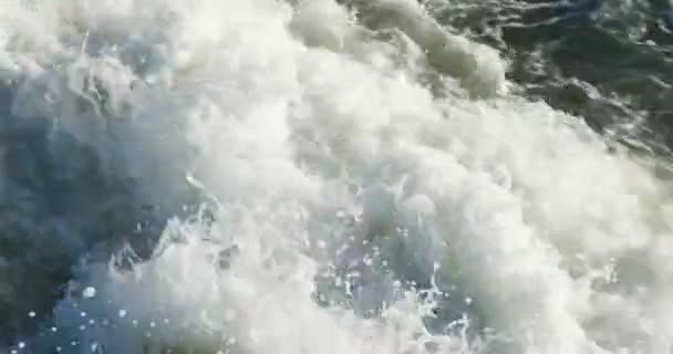 Geruwd water in de Noordzee — Stockvideo