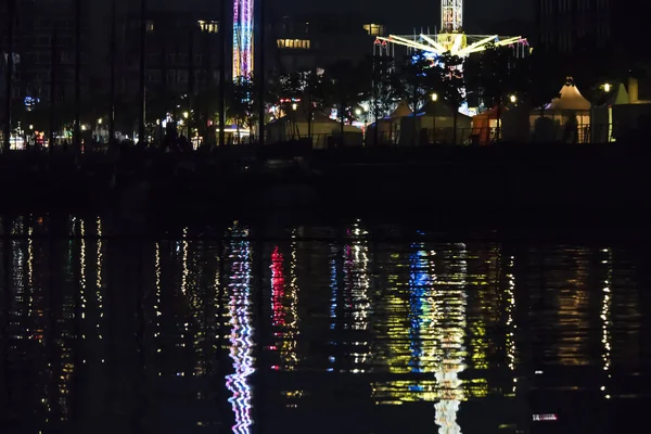 Luzes Noturnas Reflexivas Uma Superfície Água Festival Semana Kiel Alemanha — Fotografia de Stock